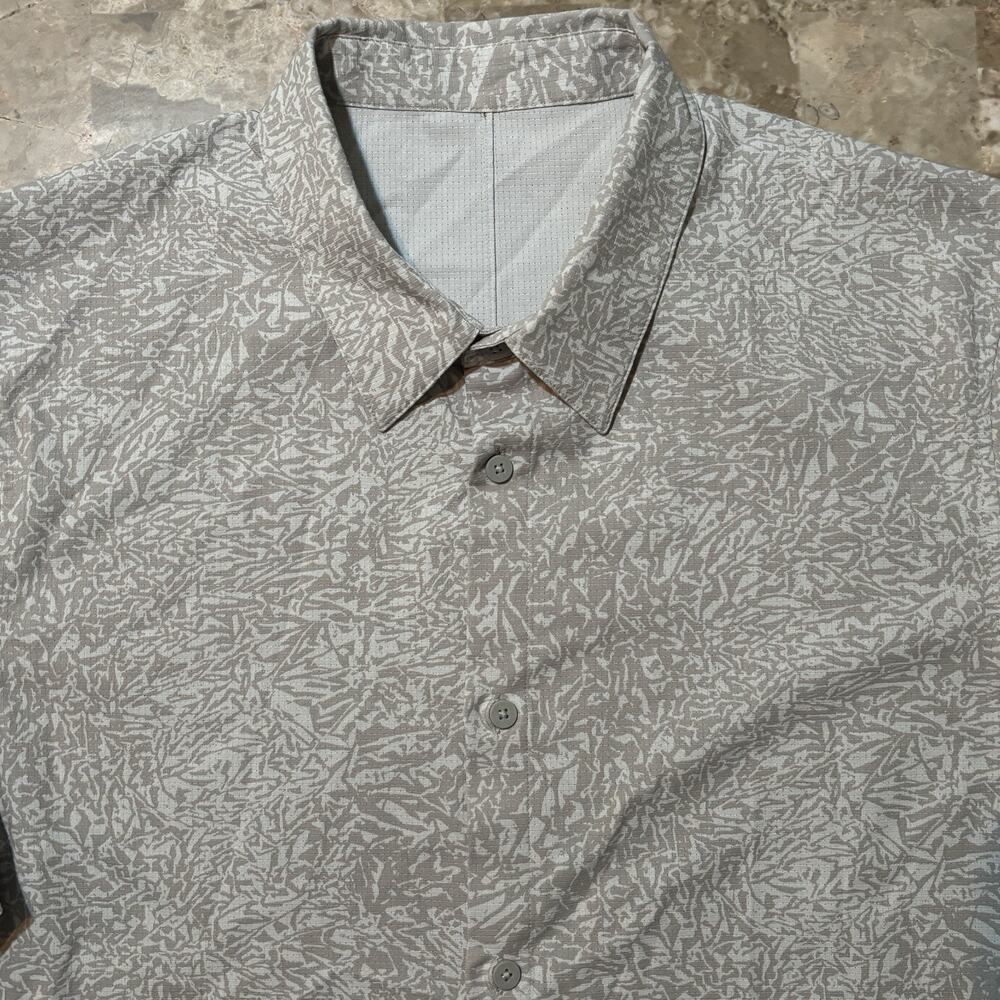 Lululemon Shirt Mens XL Brown Floral Airing Easy Short Sleeve Button Summer